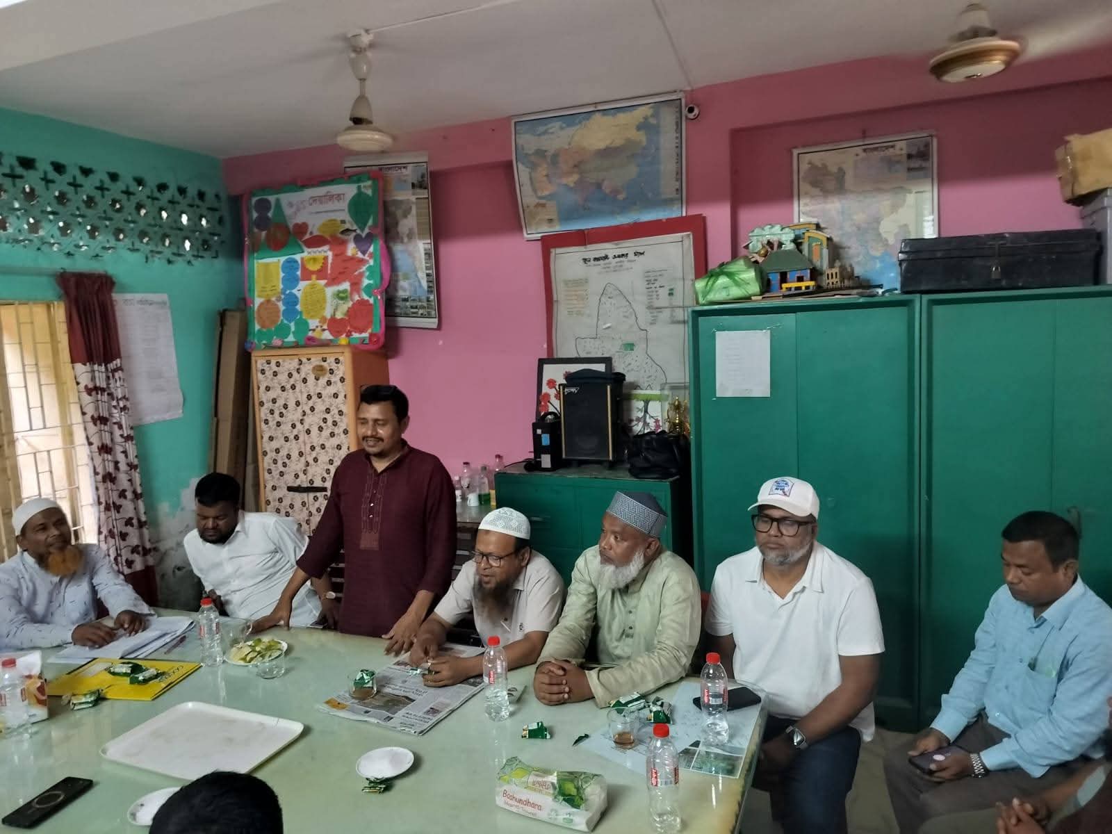 সভাপতি কৃষিবিদ হাবিবুর রহমান,সহ সভাপতি সাংবাদিক আজিজুল হক পার্থ।